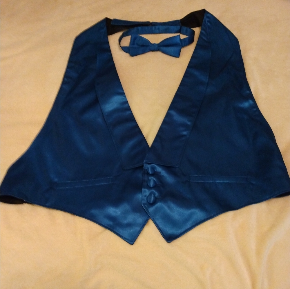 Vintage men's Mel Howard. Vest and bow tie. Good vintage condition.